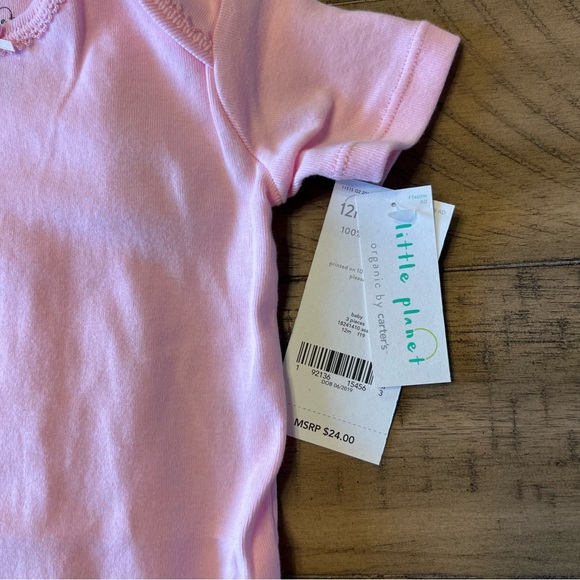 Carter’s organic cotton onesie bundle - new with tag!- white, gray, pink onesies - Picture 3 of 4